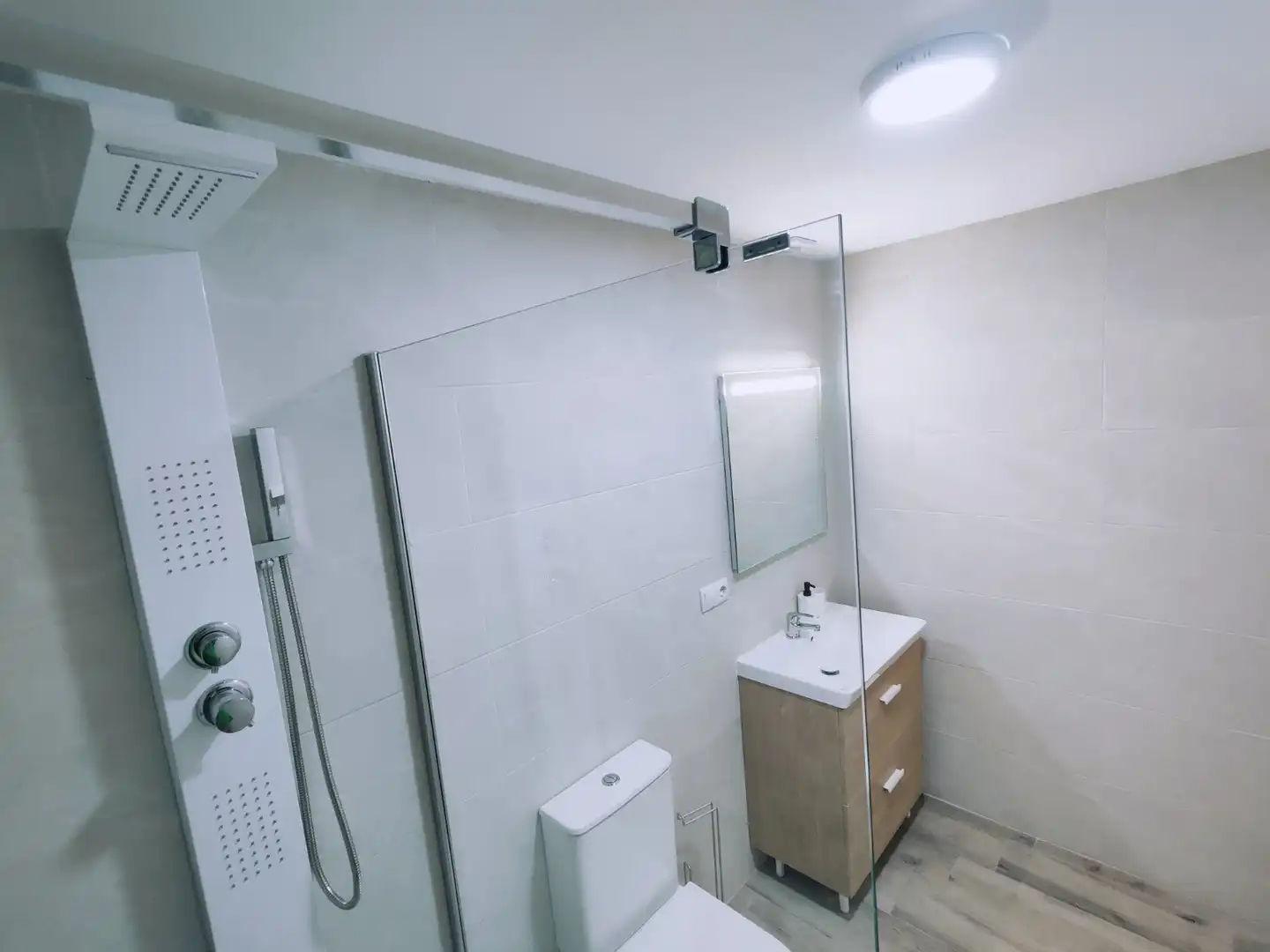 Badezimmer von Geschaftsraum zum Verkauf in Málaga mit Klimaanlage, Heizung und Möbliert
