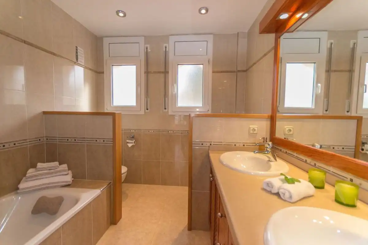 Baño de Casa o chalet en venta en L'Ampolla con Aire acondicionado, Jardín privado y Terraza