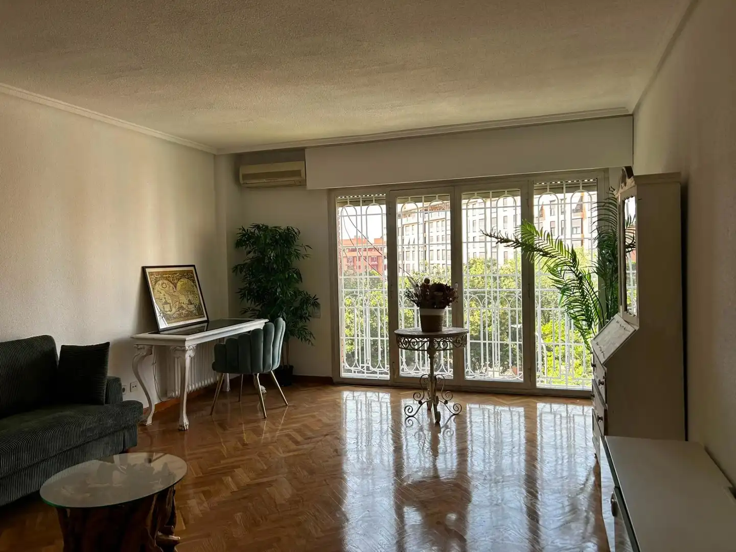 Wohnzimmer von Wohnung zur Miete in Madrid mit Klimaanlage, Heizung und Parkett