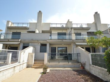 Chalet con balcón en venta en Calle Sevilla 2