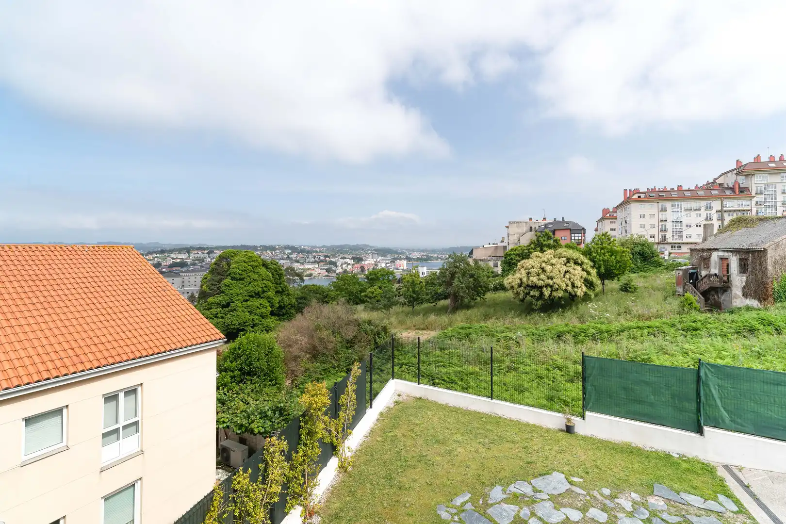 Terraza de Casa o chalet en venta en A Coruña Capital  con Calefacción y Jardín privado