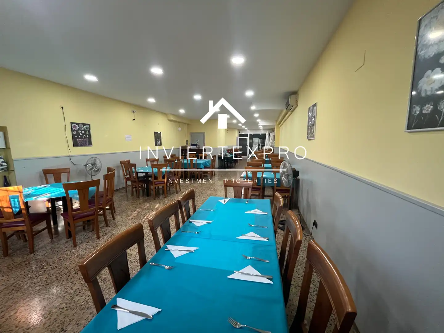 Business premises for transfer in Carrer dels Marquesos de Barberà, imagen 2