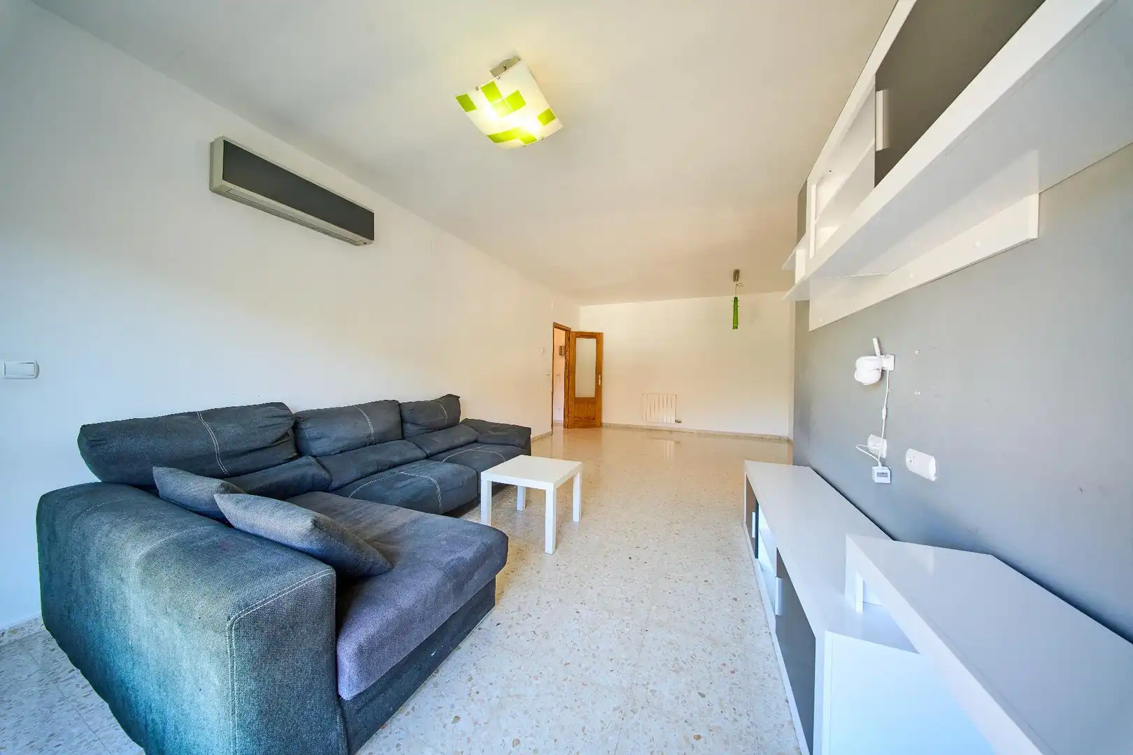 Sala de estar de Piso en venta en Granada con Aire acondicionado, Calefacción y Trastero