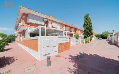 Exterior view of Single-family semi-detached for sale in Griñón  with Air Conditioner, Heating and Private garden