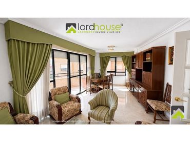 Appartamento con ascensore in vendita a Calle Jose Mouliaa 55