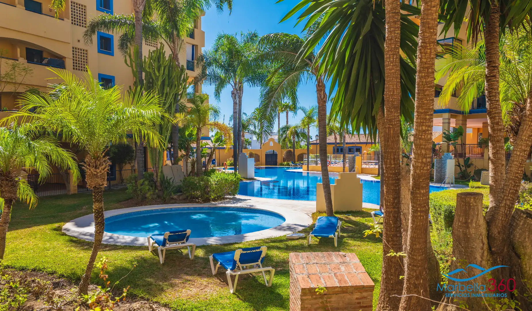 Schwimmbecken von Wohnung zum Verkauf in Marbella mit Klimaanlage, Terrasse und Abstellraum