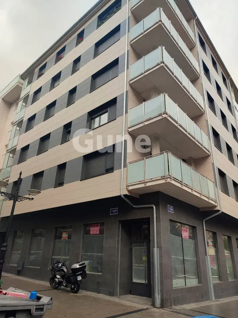 Local comercial de lloguer a Legazpi, imagen 2