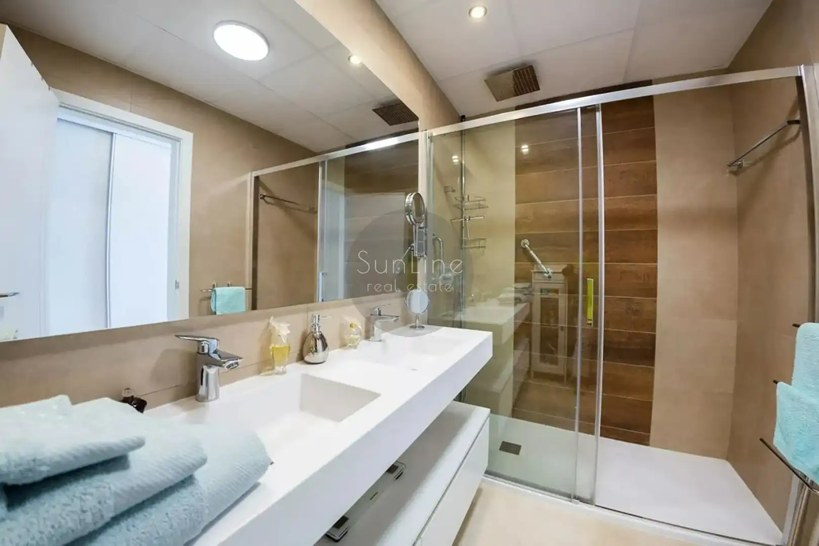 Badezimmer von Wohnung zum Verkauf in Benidorm mit Möbliert, Balkon und Whirlpool