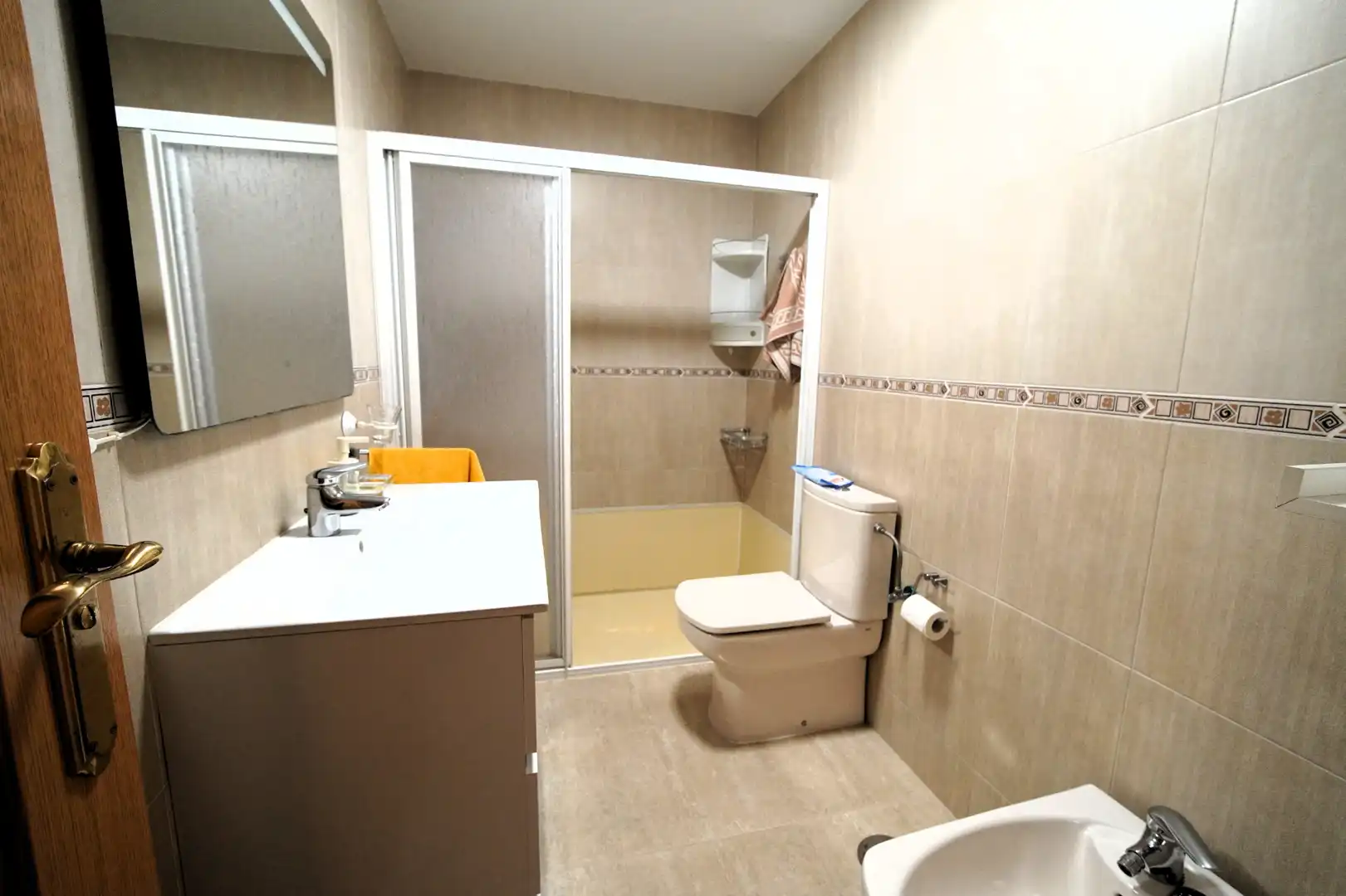 Badezimmer von Wohnung zum Verkauf in Roquetas de Mar mit Klimaanlage, Terrasse und Möbliert