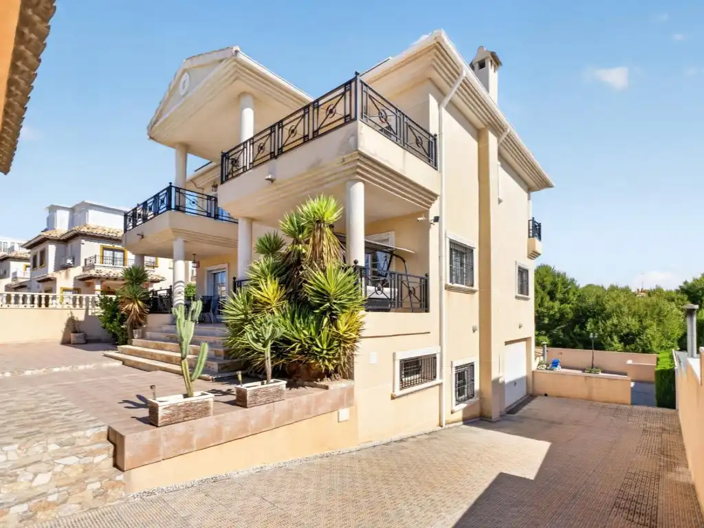 Vista exterior de Casa o chalet en venta en Orihuela con Jardín privado y Piscina
