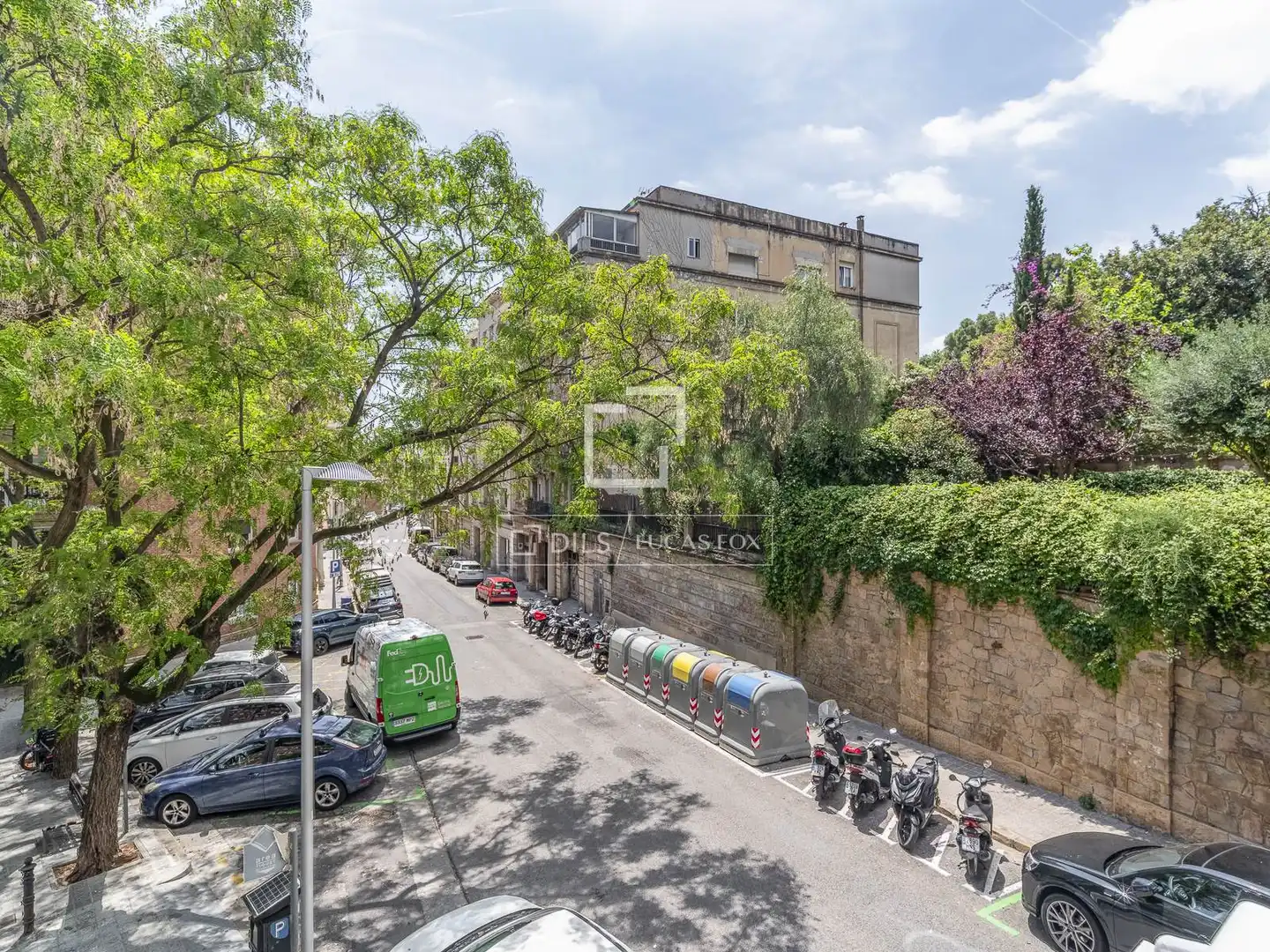 Außenansicht von Wohnung zum Verkauf in Barcelona mit Klimaanlage, Heizung und Privatgarten