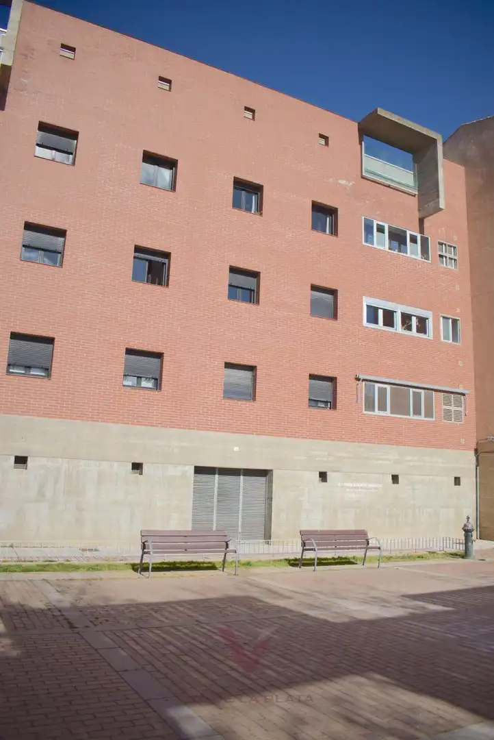Vista exterior de Ático en venta en Santa Marta de Tormes con Calefacción, Terraza y Piscina