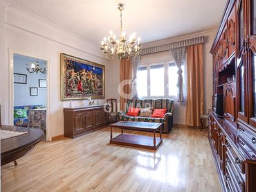 Flat with lift for sale in Arganzuela