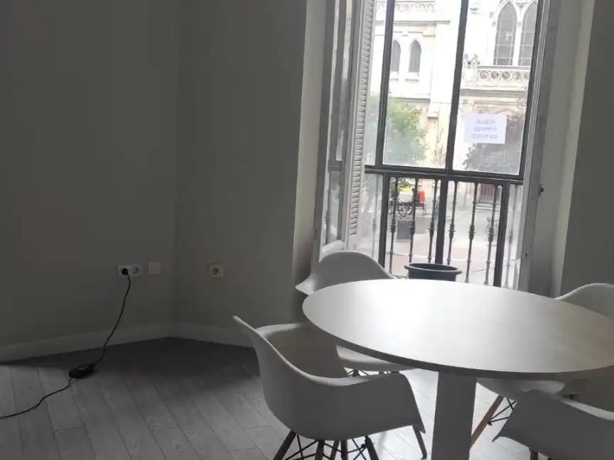 Comedor de Oficina de alquiler en Madrid con Aire acondicionado, Calefacción y Amueblado