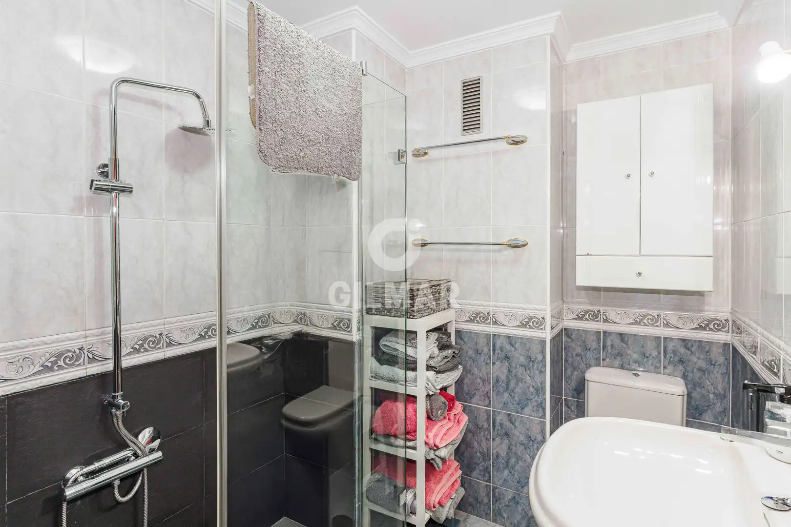 Bathroom of Flat for sale in Sevilla  with Heating