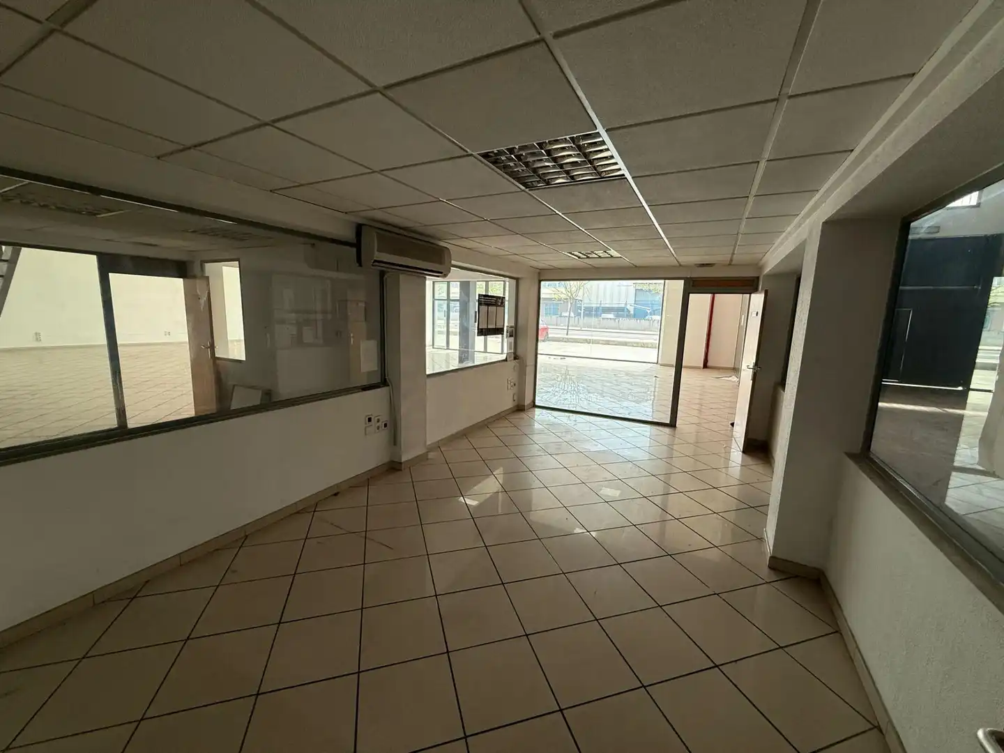 Nave industrial en venta en Casc Urbà, imagen 3