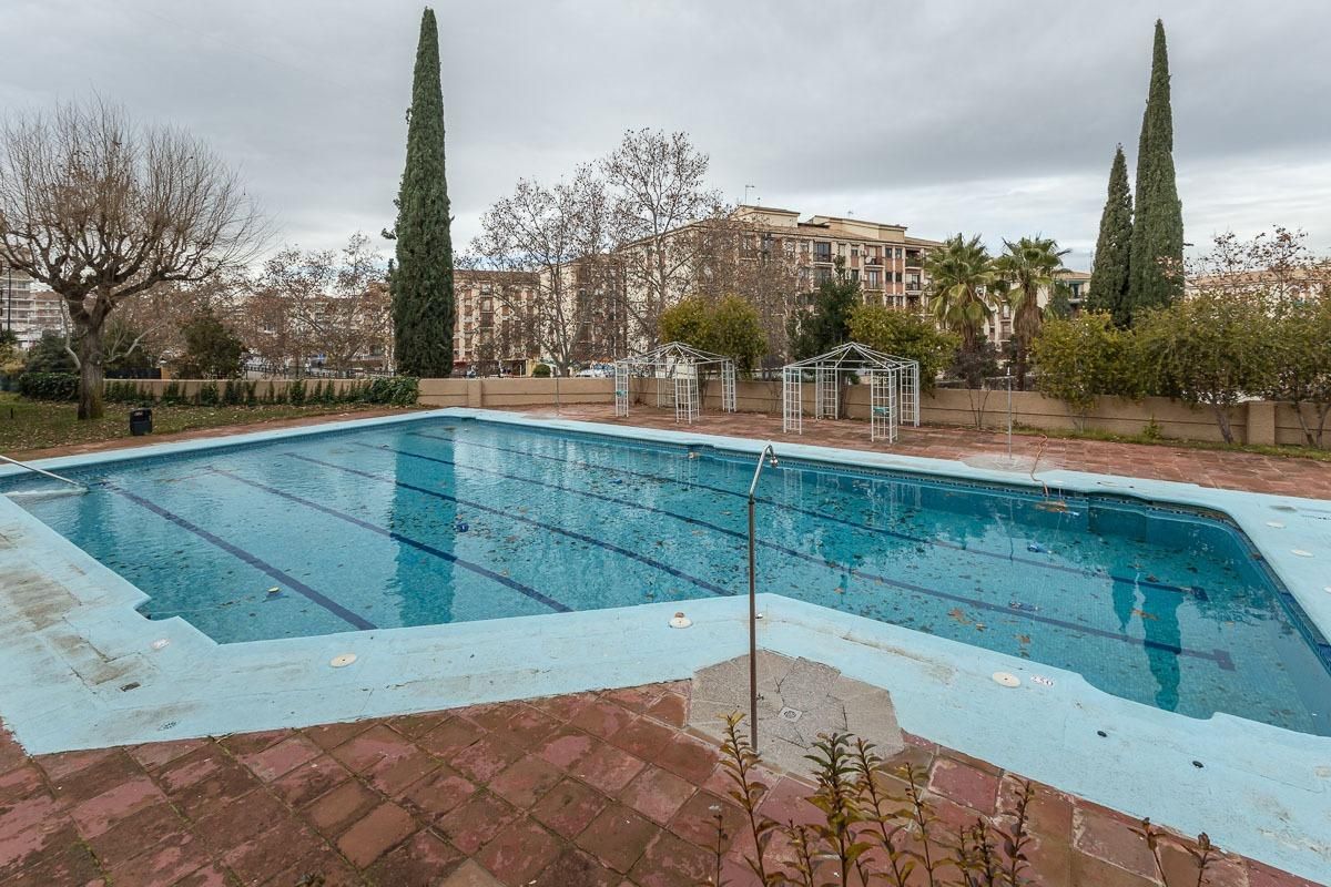 Swimming pool of Flat to rent in  Granada Capital  with Air Conditioner, Private garden and Terrace