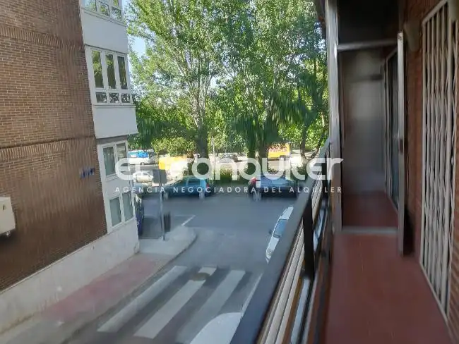 Vista exterior de Pis de lloguer en Madrid amb Aire condicionat, Terrassa i Moblat