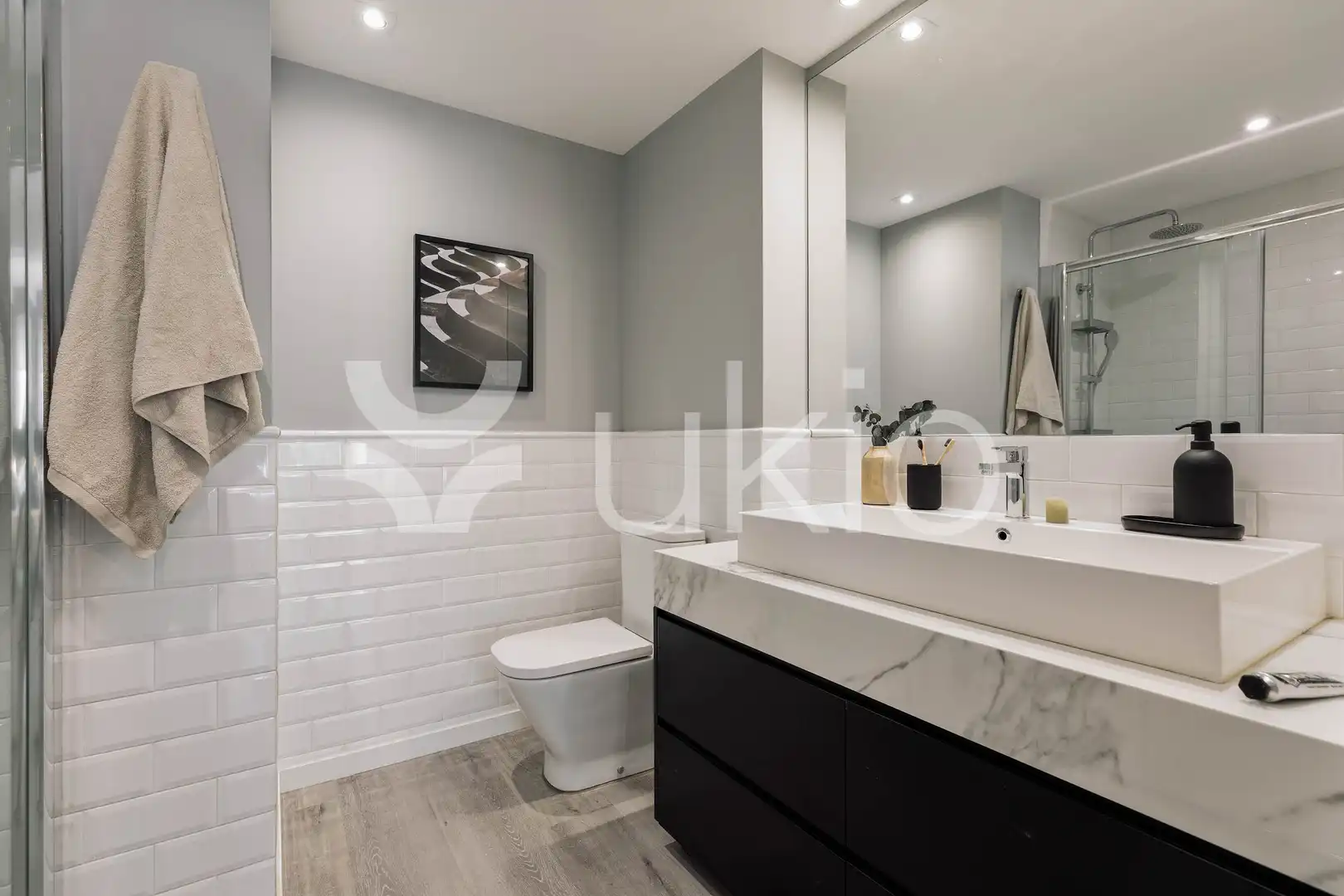 Bathroom of Apartments for rent in Barcelona  with Air Conditioner, Heating and Terrace