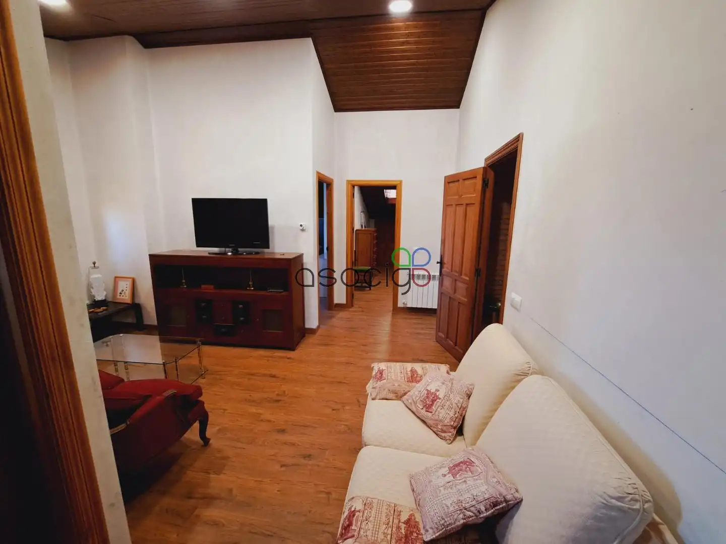 Sala de estar de Casa o chalet en venta en Solanillos del Extremo con Calefacción, Trastero y Piscina