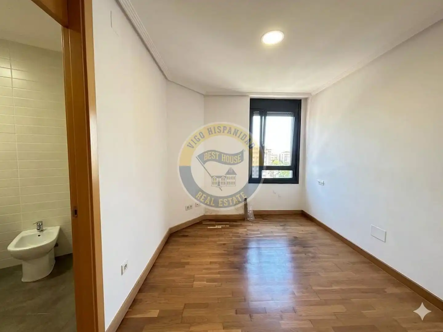 Apartament en venda en Vigo  amb Calefacció i Traster