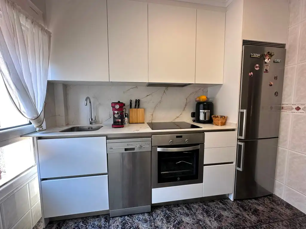 Cocina de Piso en venta en Gijón  con Calefacción, Parquet y Horno