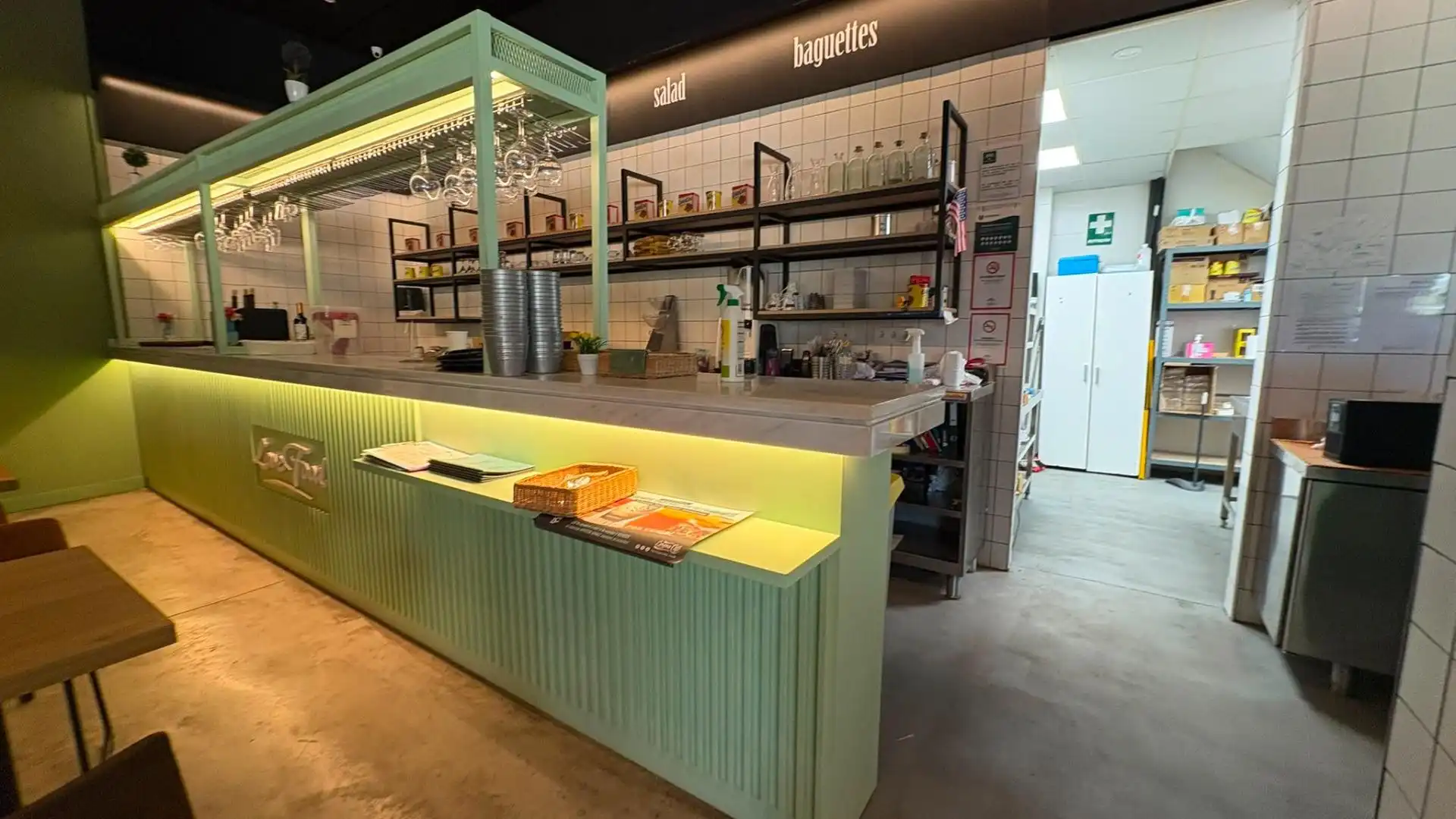 Locale commerciale in cessione a Bulevar de Louis Pasteur 18, imagen 5