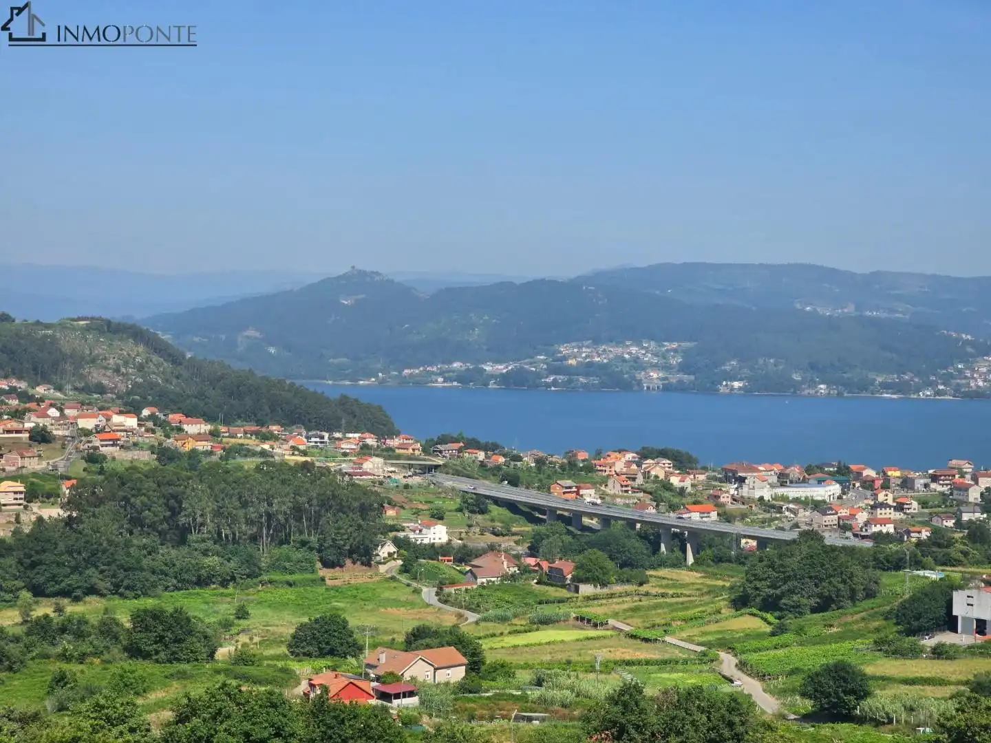 Vista exterior de Casa o xalet en venda en Vilaboa amb Jardí privat