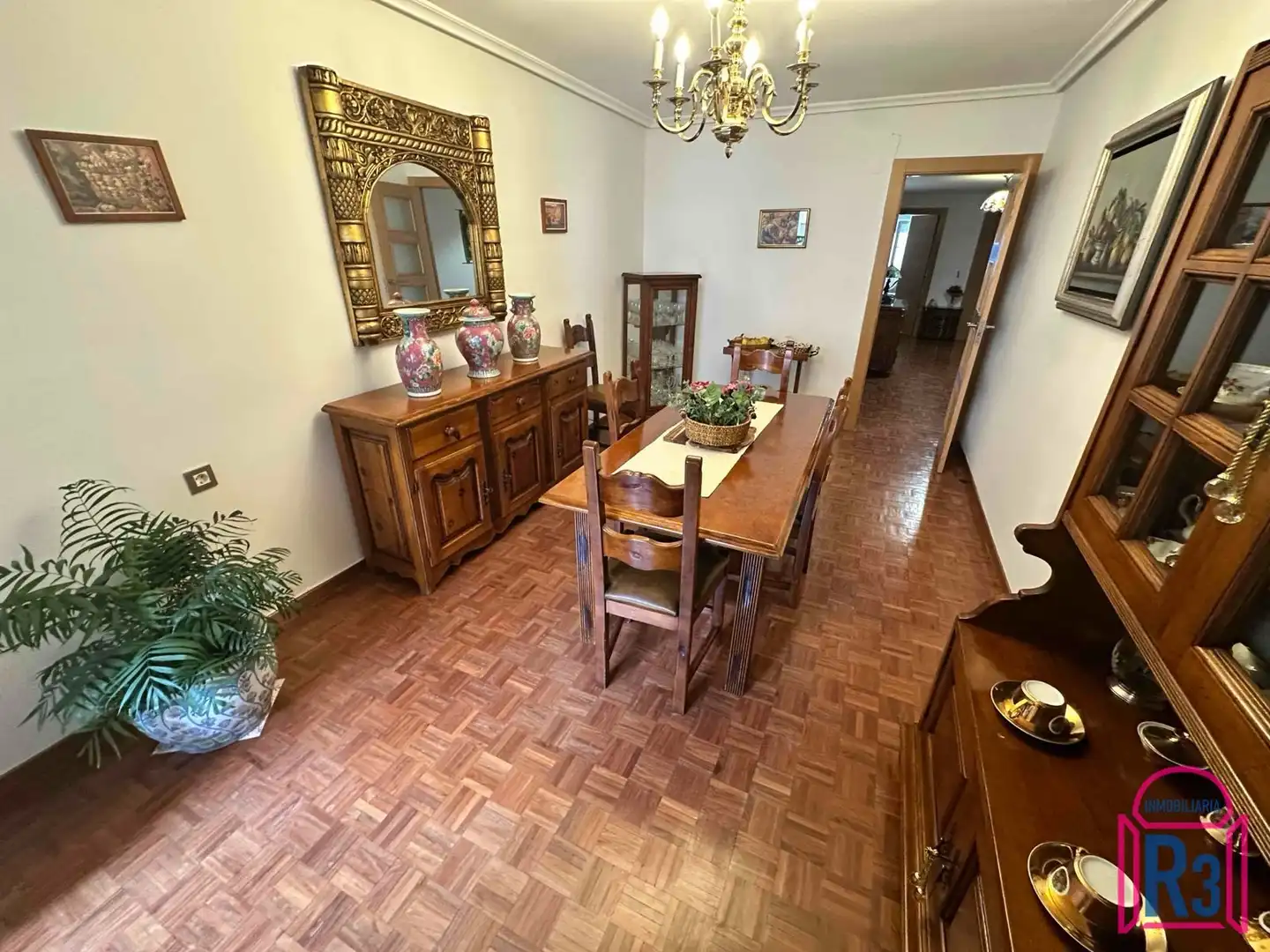 Comedor de Piso en venta en León Capital  con Calefacción y Terraza