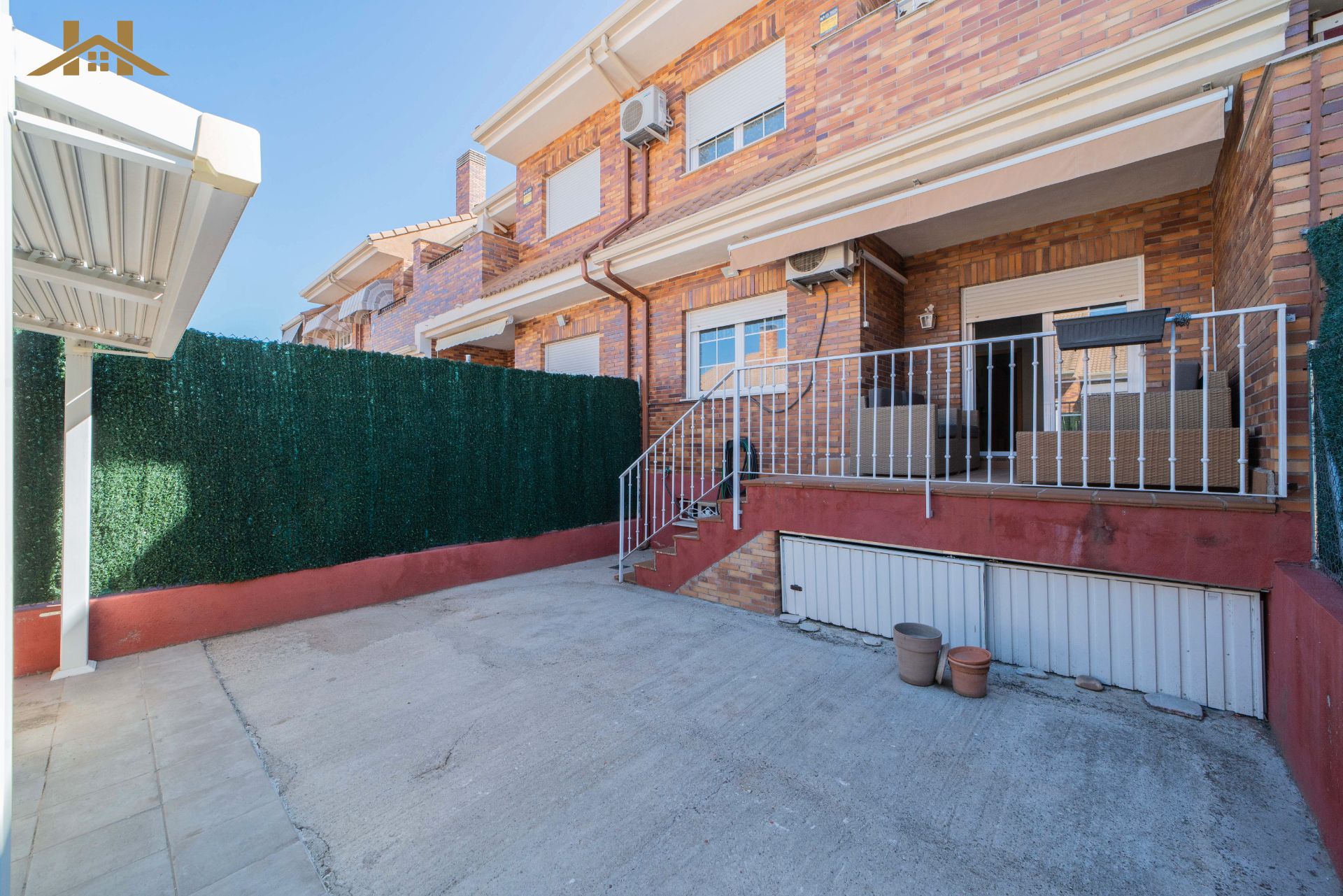 Vista exterior de Casa adosada en venta en Arroyomolinos (Madrid) con Aire acondicionado, Calefacción y Terraza