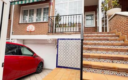 Exterior view of Single-family semi-detached for sale in Móstoles  with Air Conditioner