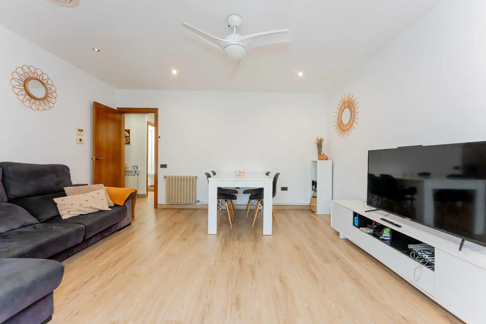 Living room of Flat for sale in Castelldefels  with Air Conditioner, Heating and Parquet flooring