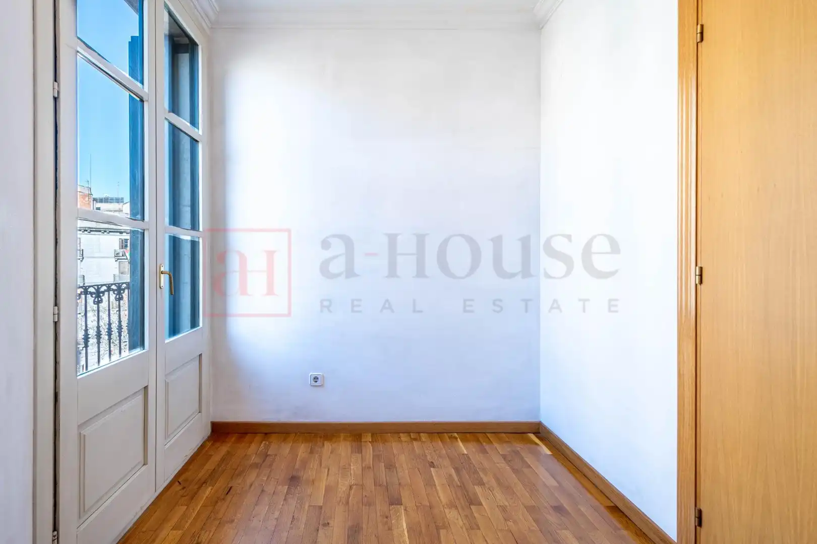 Piso con terraza en venta en Calle de la Diputació, imagen 18