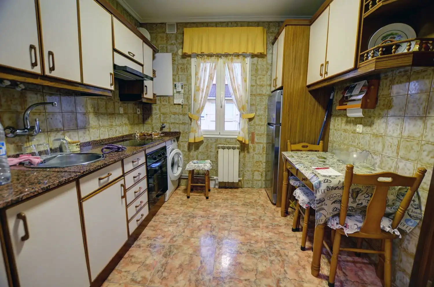 Cocina de Piso en venta en Avilés con Calefacción, Trastero y Piscina