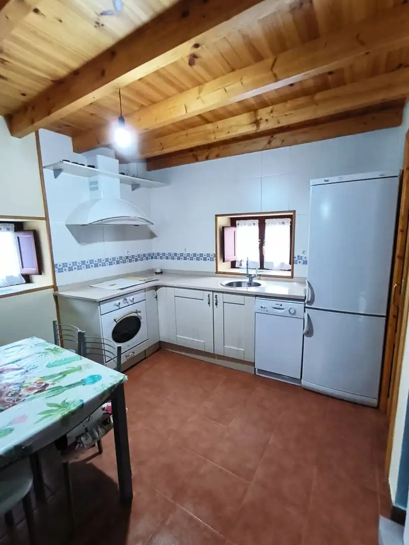 Cocina de Finca rústica en venta en Medina de Pomar con Calefacción, Jardín privado y Amueblado