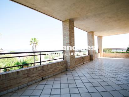 Terrassa de Casa o xalet en venda en Chiva amb Terrassa i Piscina