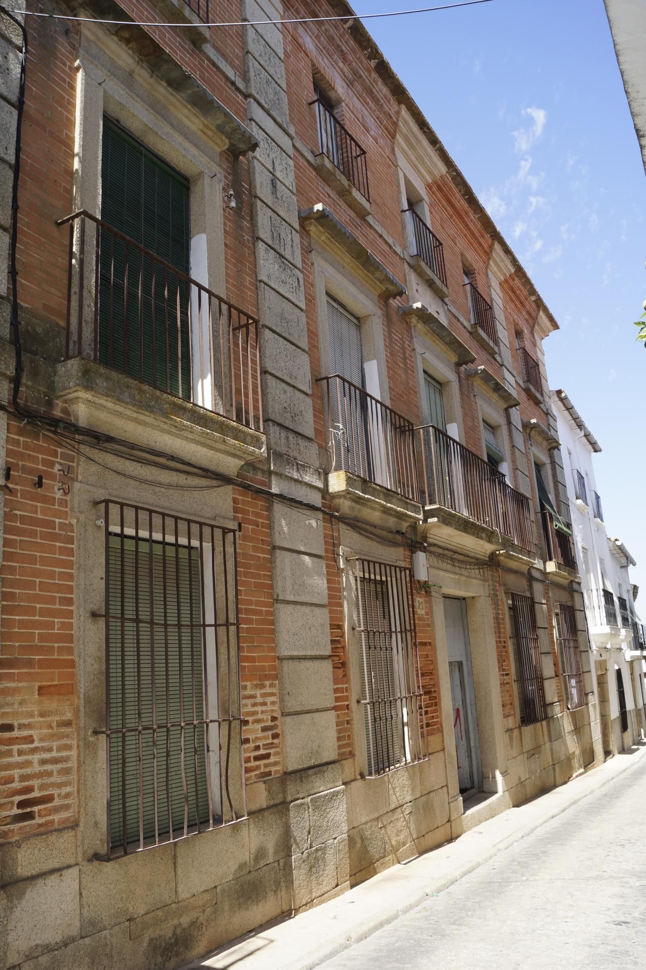 Exterior view of Building for sale in Alburquerque