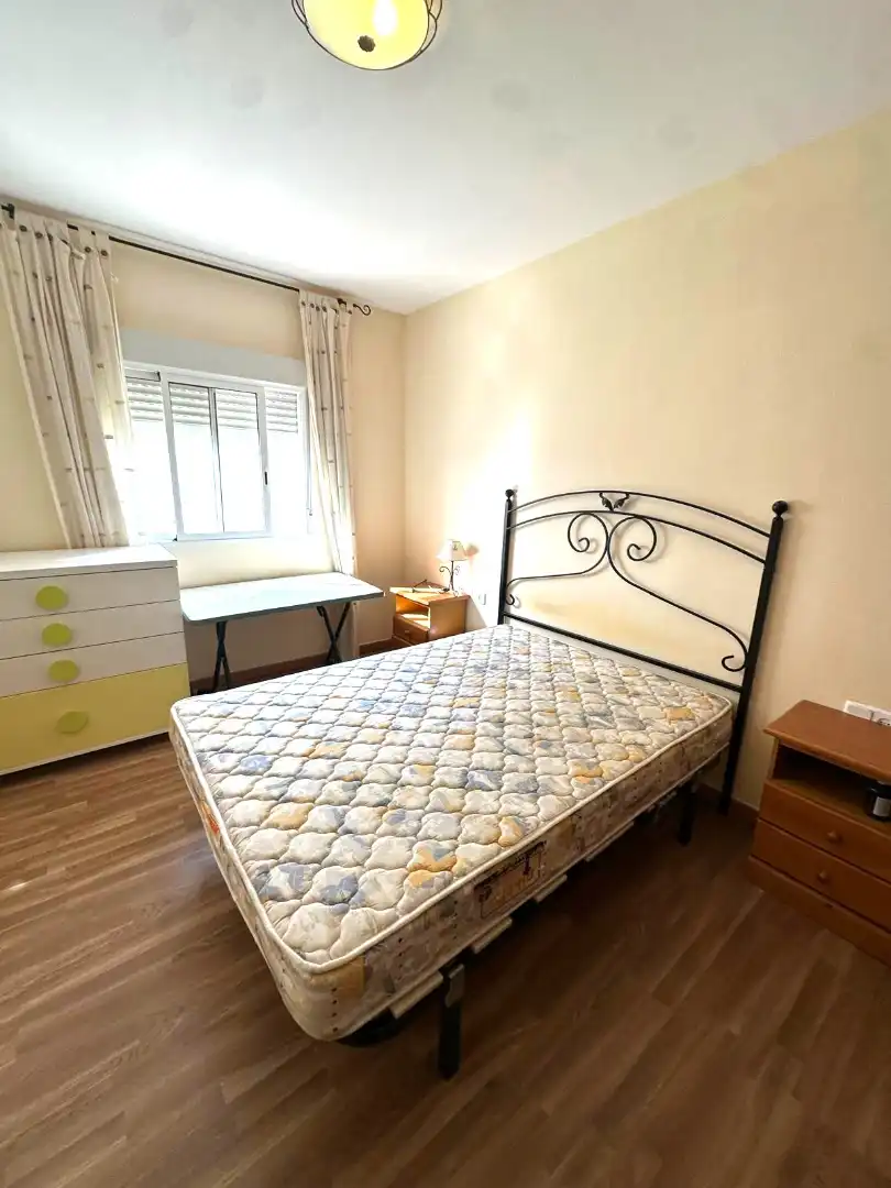 Habitación de Casa adosada en venta en Botarell con Jardín privado, Parquet y Amueblado