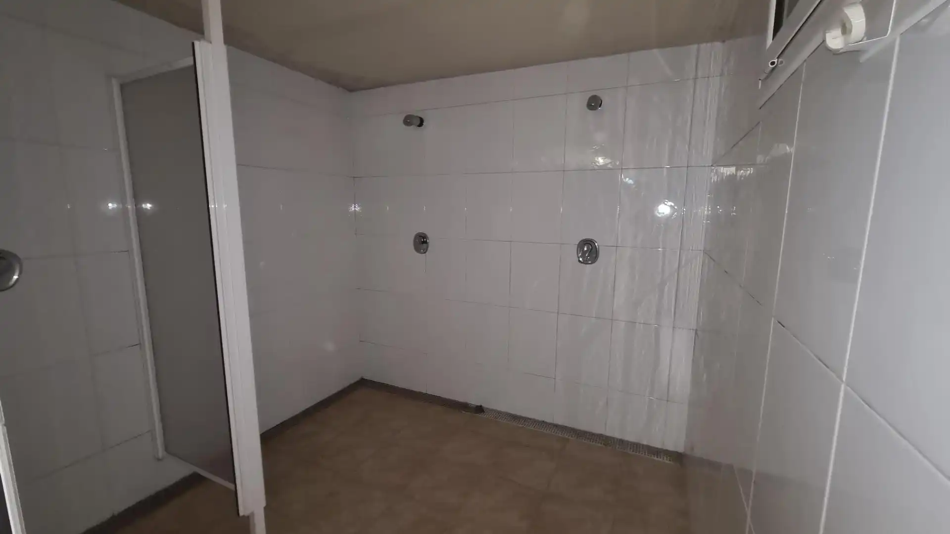Badezimmer von Fabrikhallen zum Verkauf in Sant Celoni
