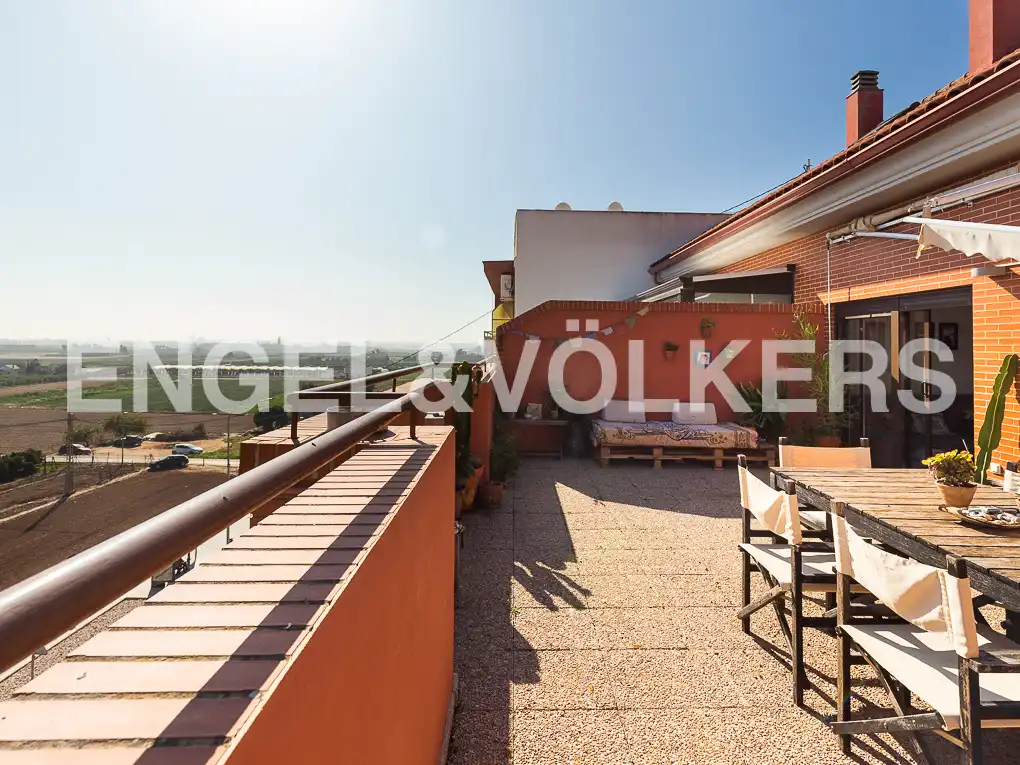 Terrasse von Dachboden zur Miete in Valencia mit Heizung, Terrasse und Möbliert