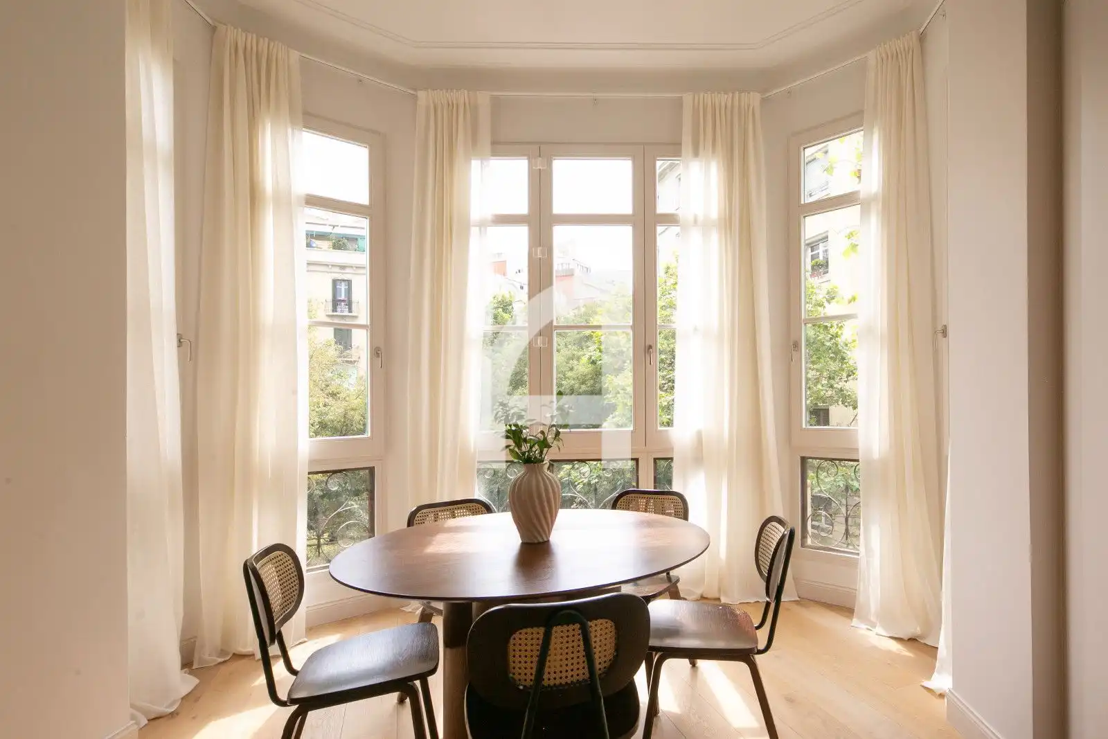Flat with terrace to rent in Rossello, imagen 3