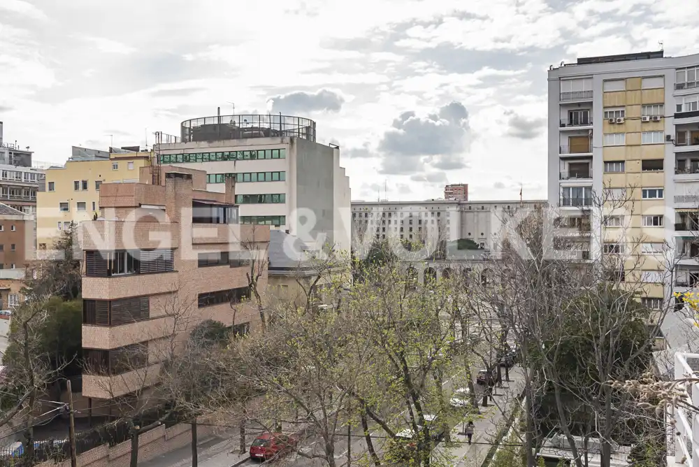 Vista exterior de Pis en venda en Madrid amb Aire condicionat i Calefacció