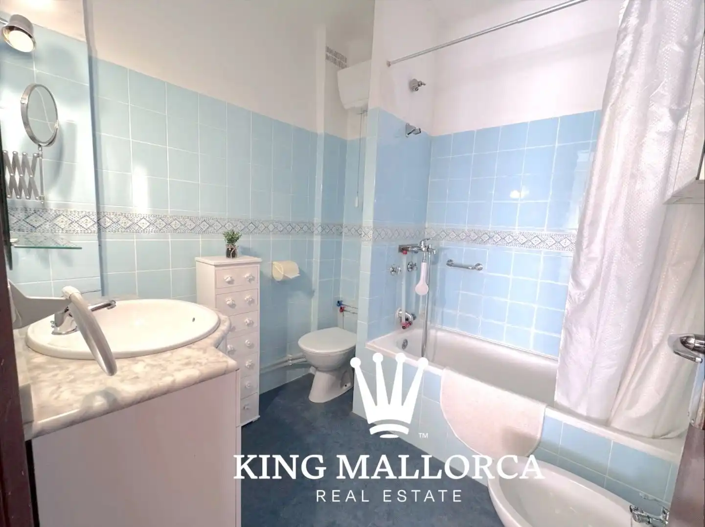 Bathroom of Flat for sale in  Palma de Mallorca  with Air Conditioner, Heating and Terrace