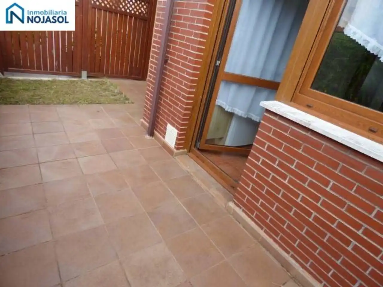 Terrasse von Einfamilien-Reihenhaus zum Verkauf in Bareyo mit Heizung, Terrasse und Möbliert