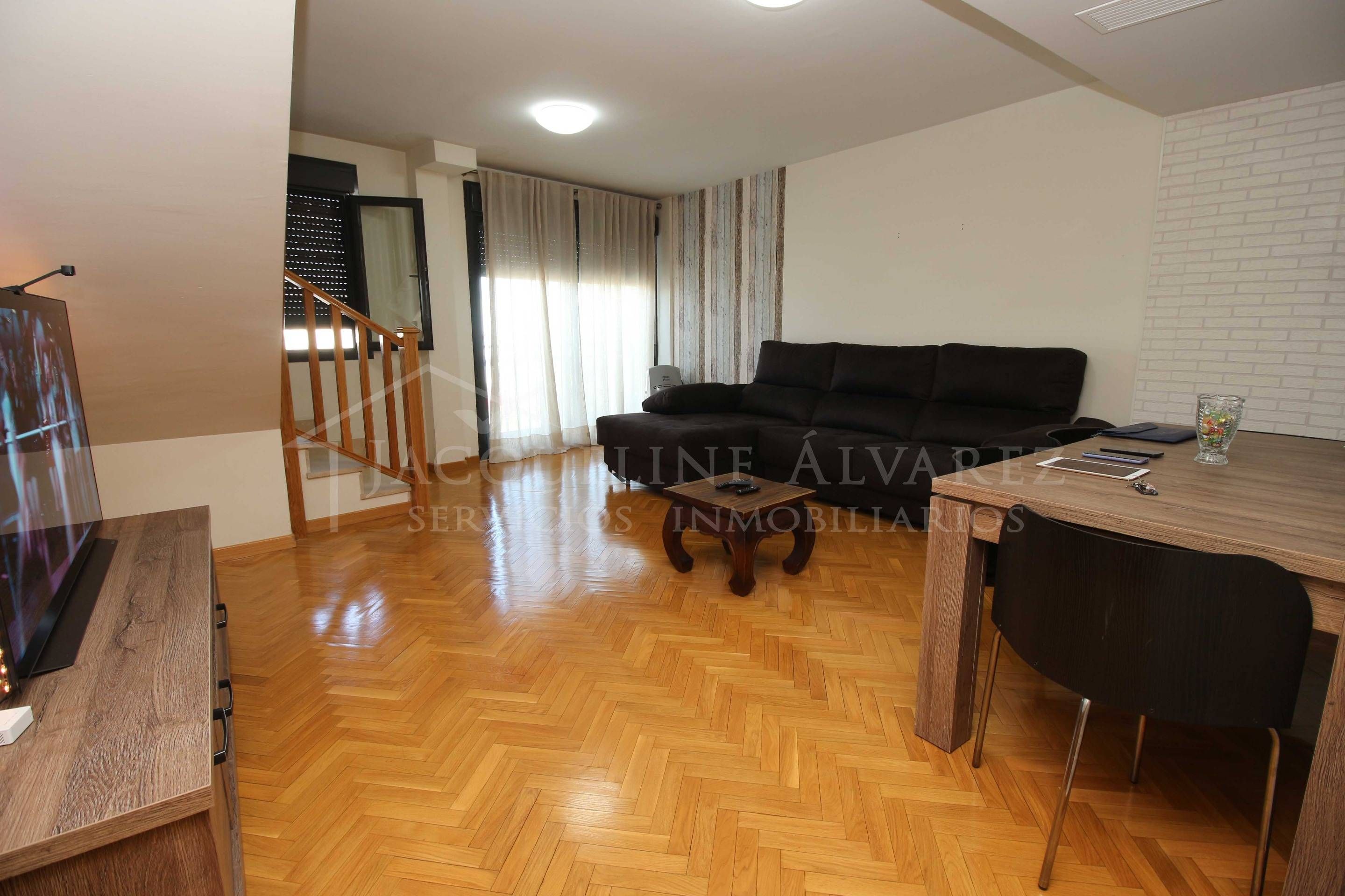 Living room of Duplex for sale in Yuncos  with Air Conditioner, Parquet flooring and Balcony