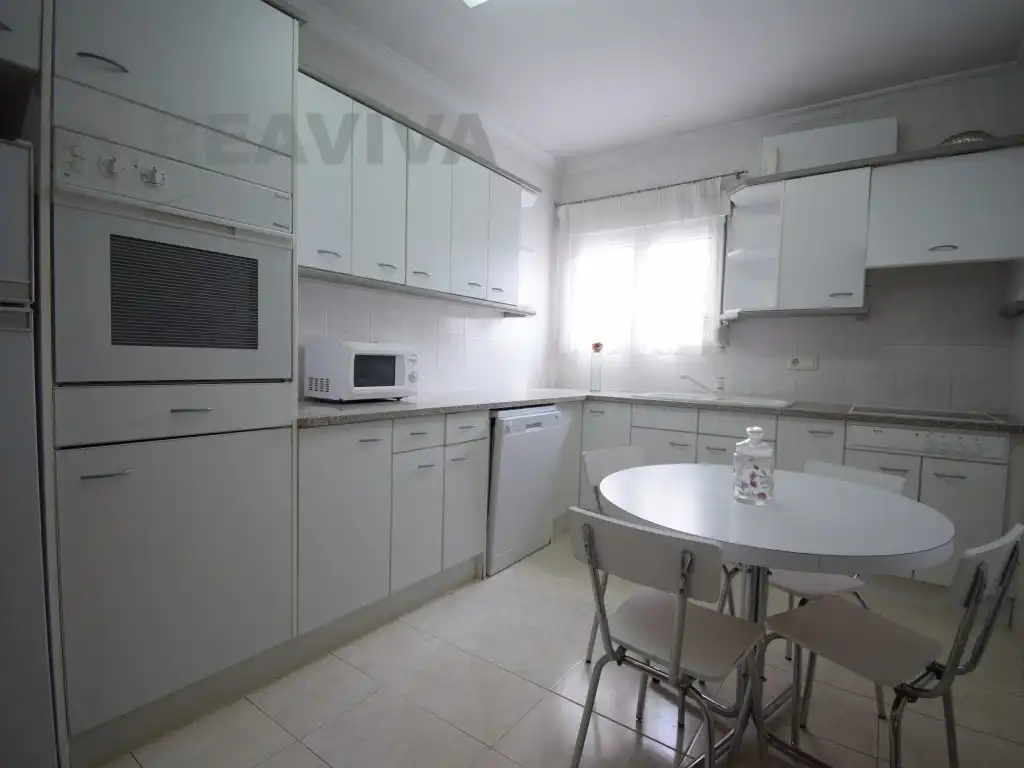 Cocina de Piso en venta en La Seu d'Urgell con Calefacción, Terraza y Horno