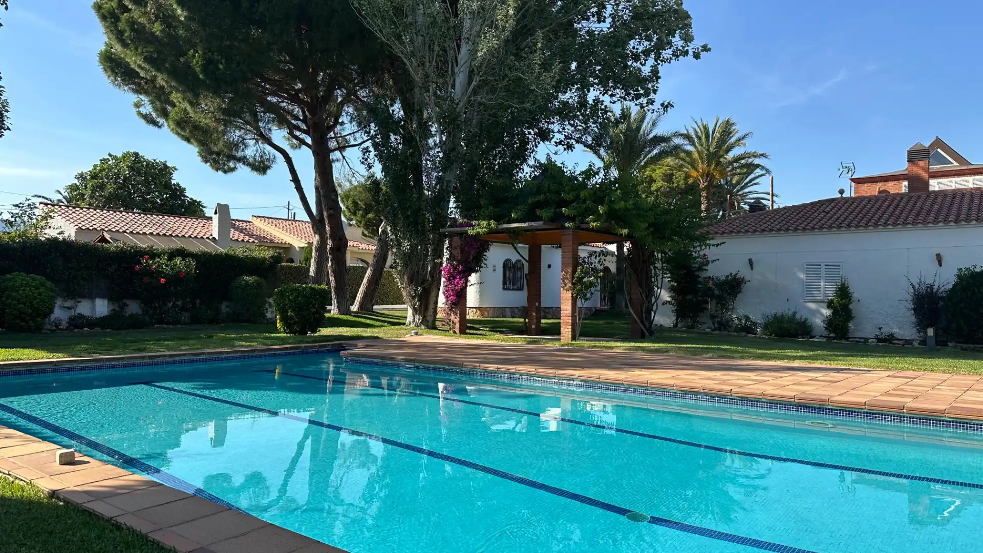 Piscina de Casa o xalet en venda en Mont-roig del Camp amb Aire condicionat, Jardí privat i Terrassa