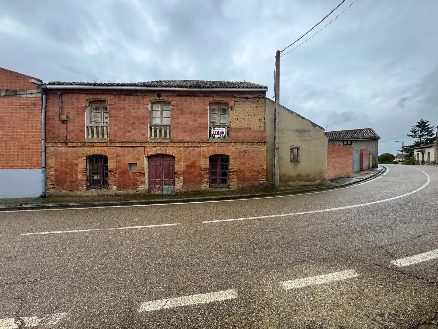 Vista exterior de Finca rústica en venda en Villalba de la Loma amb Jardí privat i Traster