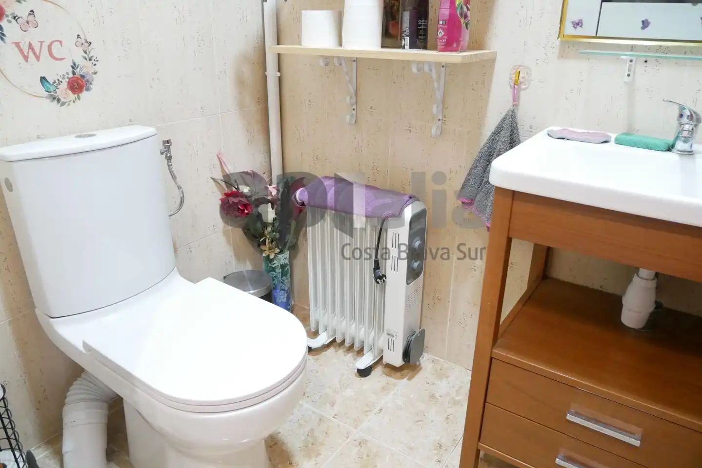 Badezimmer von Haus oder Chalet zum Verkauf in Maçanet de la Selva mit Klimaanlage, Heizung und Privatgarten