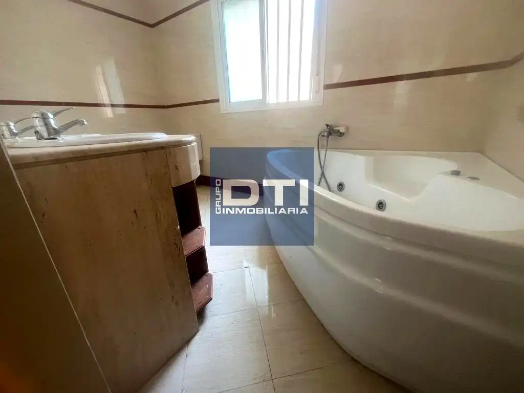 Baño de Casa o chalet en venta en Castilleja de Guzmán con Aire acondicionado, Terraza y Piscina